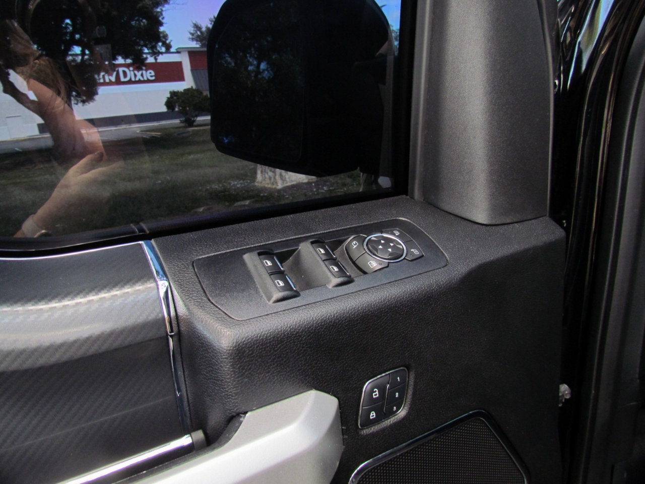 Used 2018 Ford F150 Lariat w/ Equipment Group 502A Luxury image 30