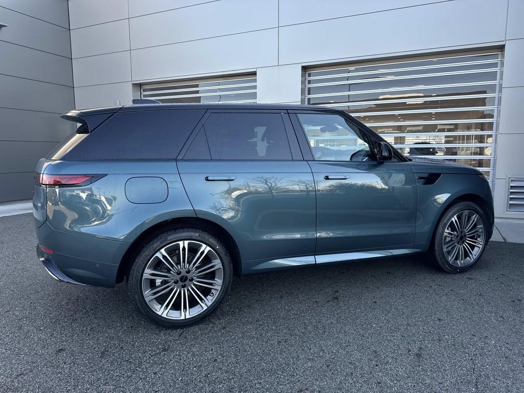 New 2026 Land Rover Range Rover Sport Dynamic SE image 8