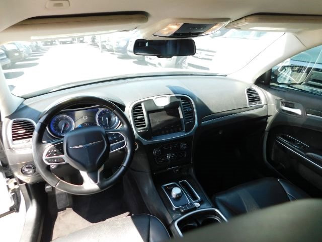 Used 2018 Chrysler 300 Limited image 14
