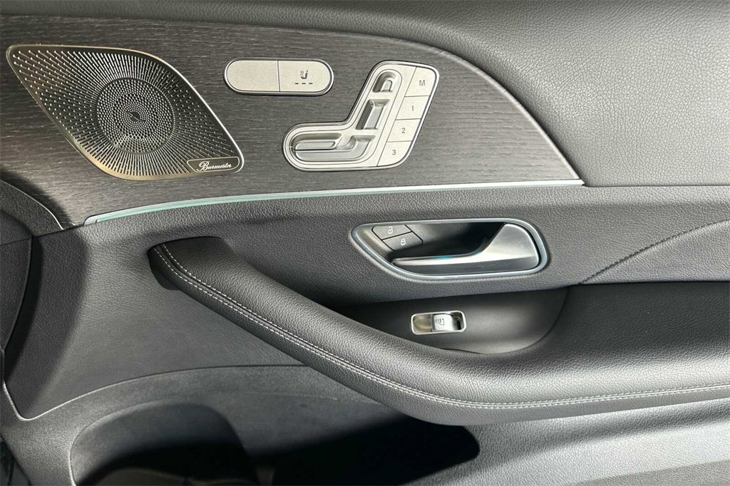 Used 2022 Mercedes-Benz GLE 350 4MATIC w/ AMG Line Exterior image 21