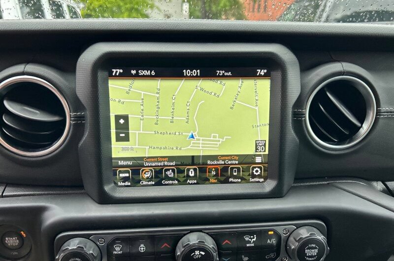Used 2022 Jeep Wrangler Unlimited Sahara w/ Cold Weather Group AWD/4WD image 15