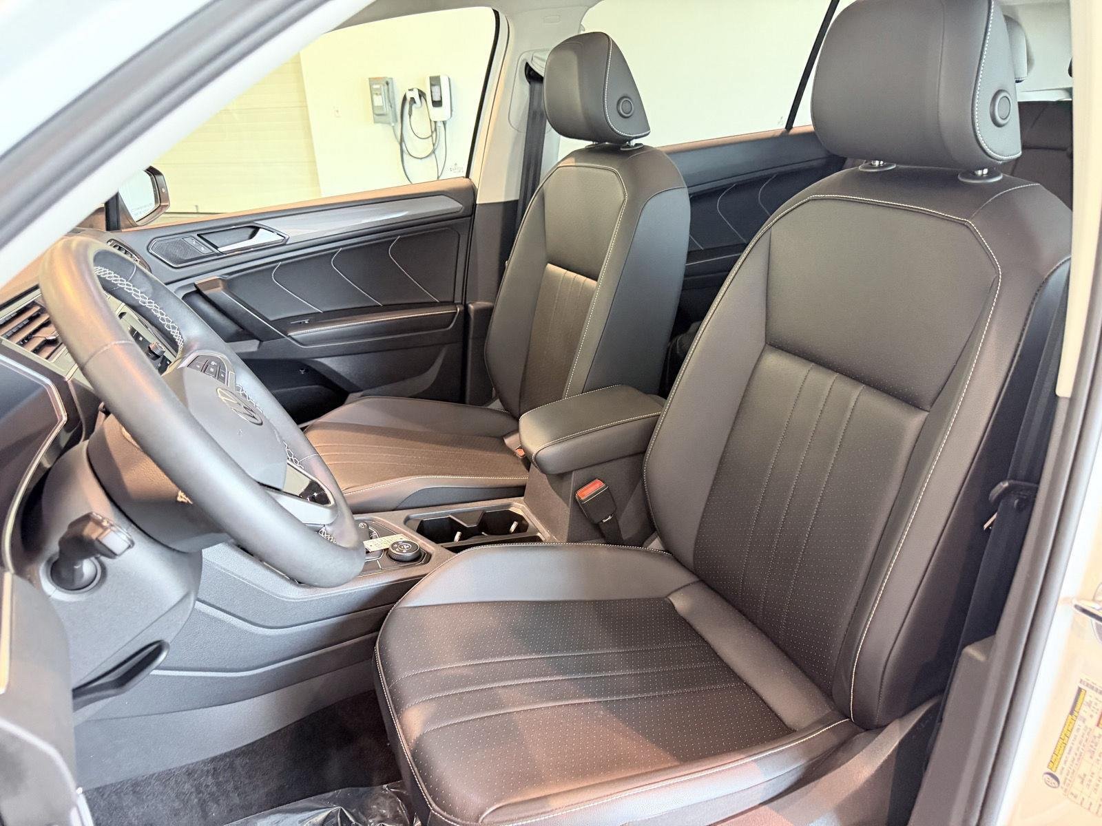 Used 2023 Volkswagen Tiguan SE AWD/4WD image 37
