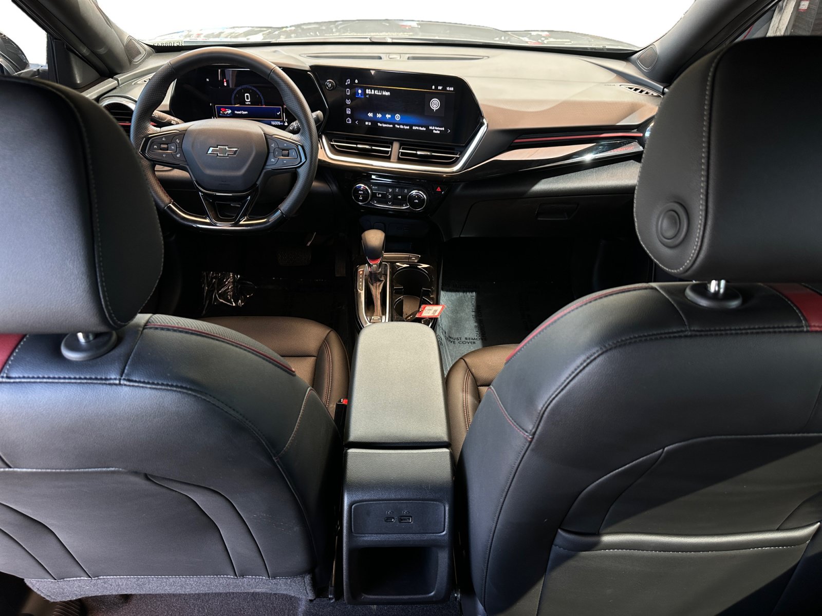 Used 2025 Chevrolet Trax RS w/ Sunroof Package FWD image 10