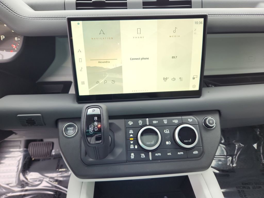 Used 2025 Land Rover Defender 130 S image 15