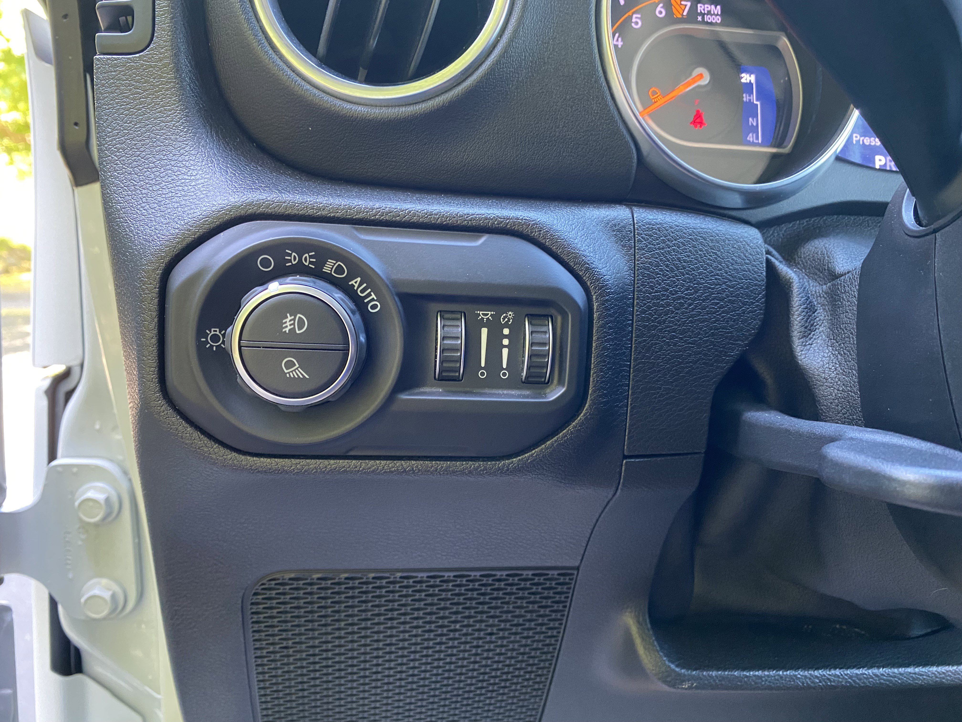 Used 2020 Jeep Gladiator Overland AWD/4WD image 18