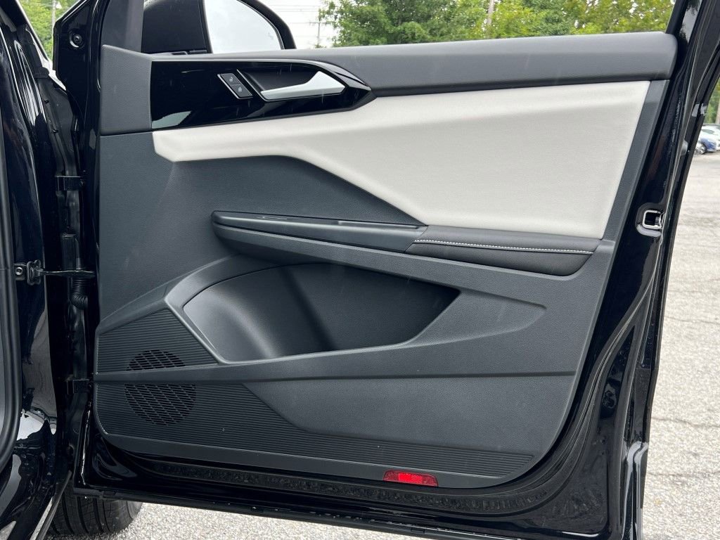 New 2025 Volkswagen Taos S image 8