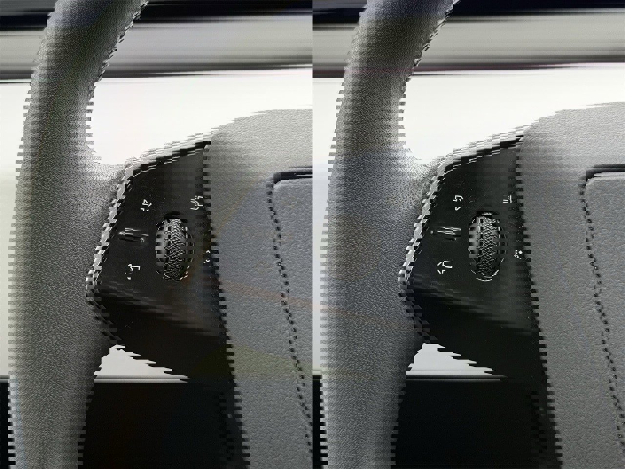 Used 2024 Tesla Cybertruck AWD Crew Cab image 13