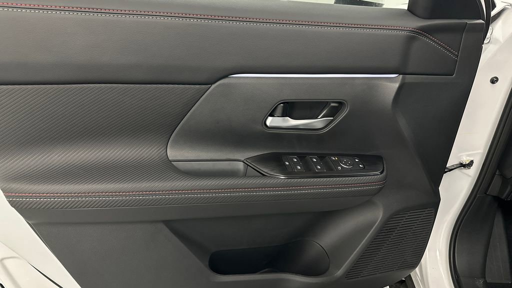 New 2025 Nissan Kicks SR image 15