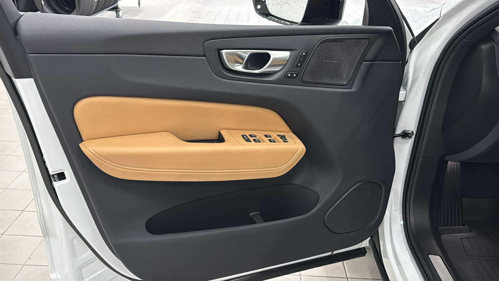Used 2024 Volvo XC60 B5 Ultimate w/ Protection Package Premier AWD/4WD image 21
