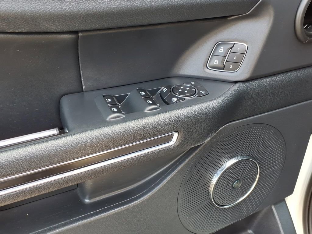 Used 2022 Ford Expedition Limited AWD/4WD image 4