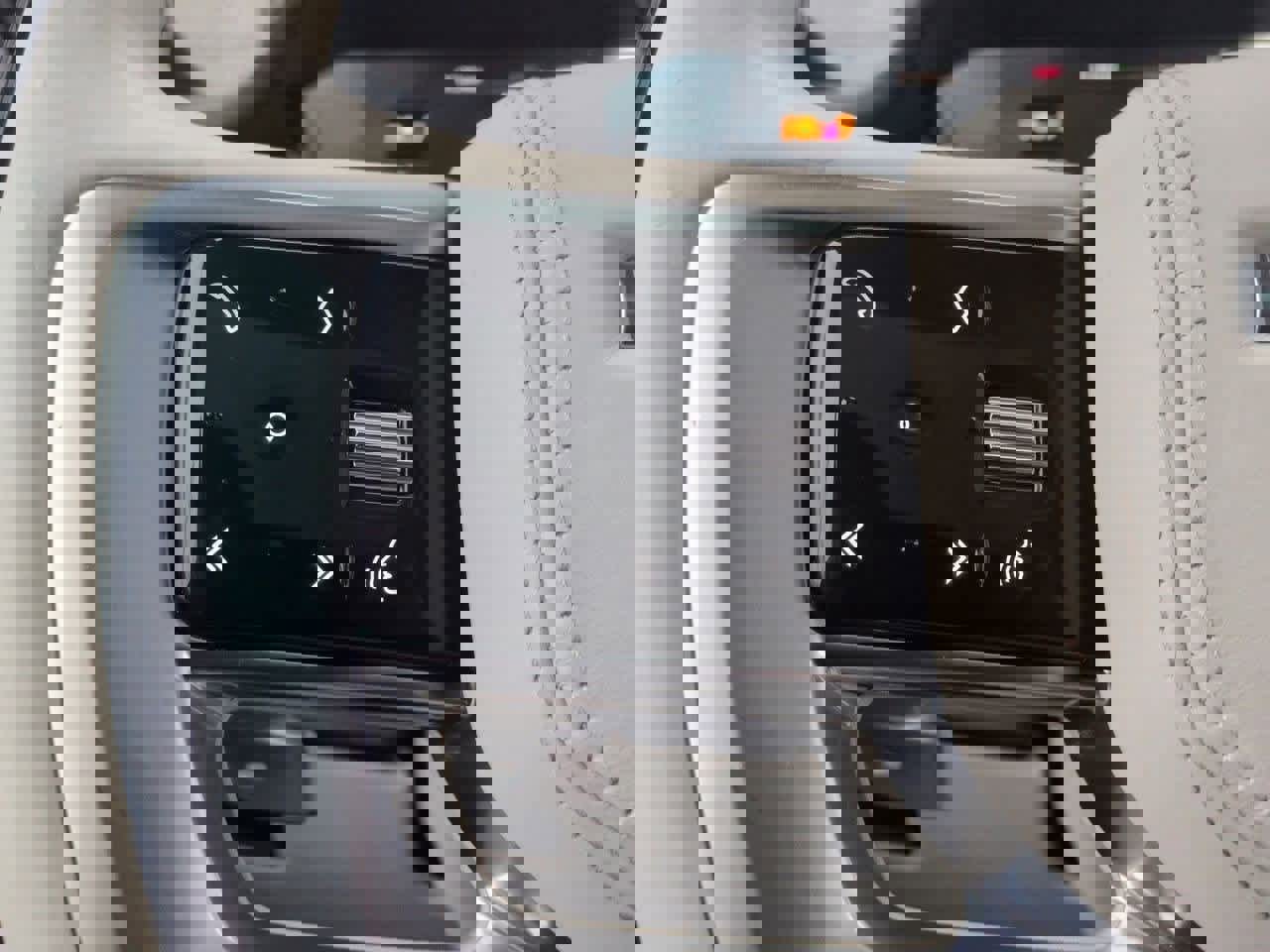 Certified 2023 Land Rover Range Rover SE image 25