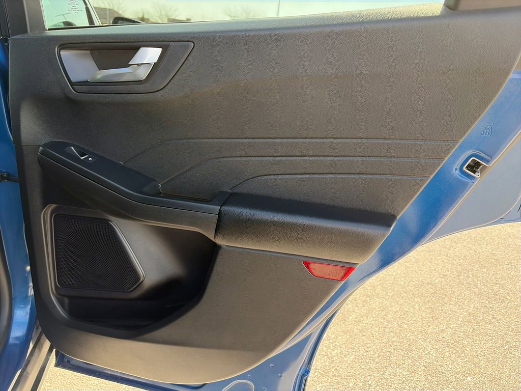 Used 2023 Ford Escape Platinum AWD/4WD image 32