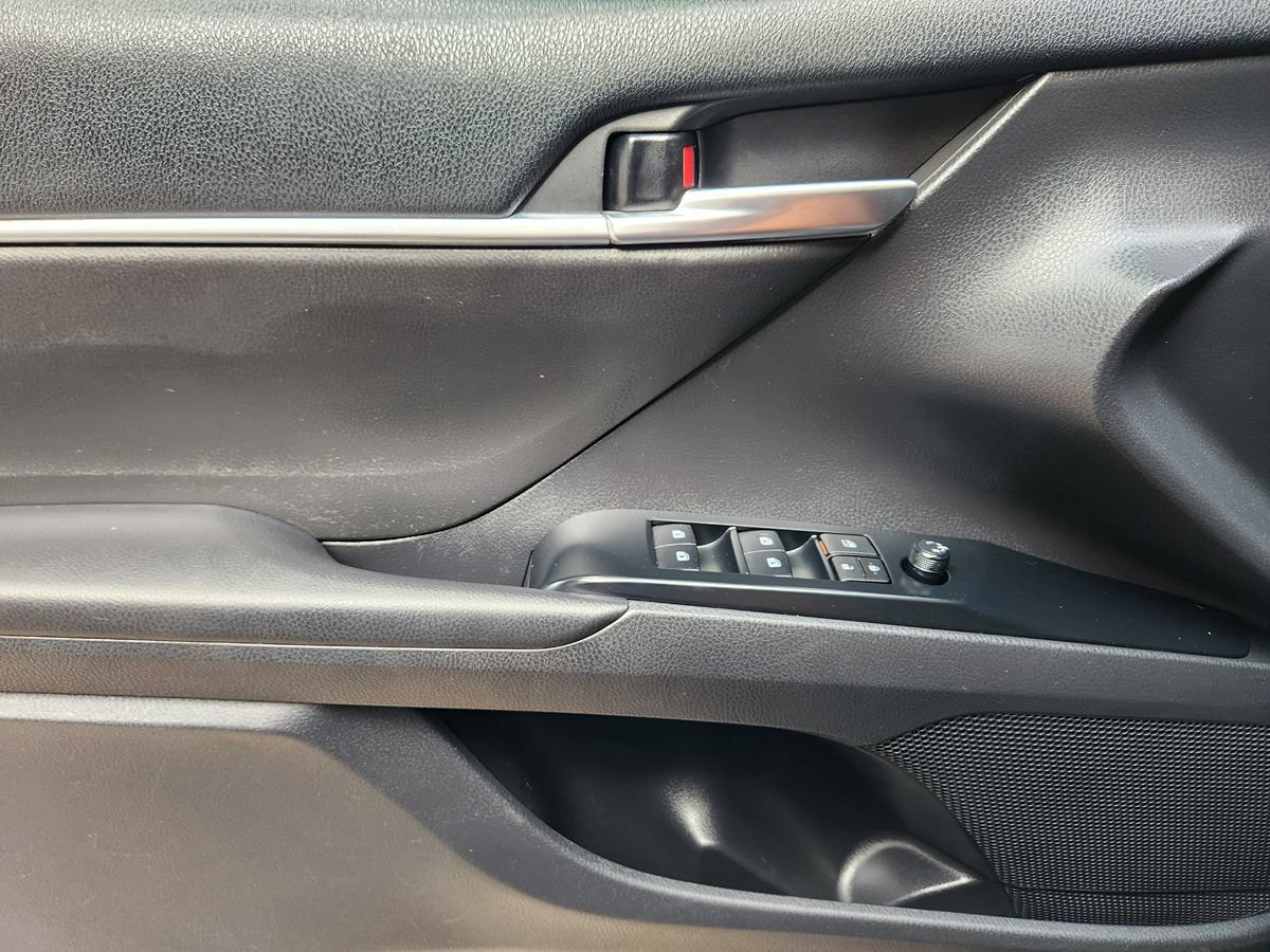 Used 2020 Toyota Camry SE FWD image 40