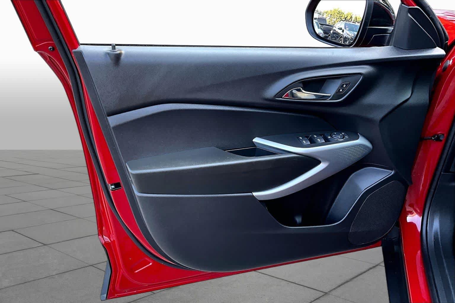 Used 2026 Chevrolet Trax RS FWD image 20