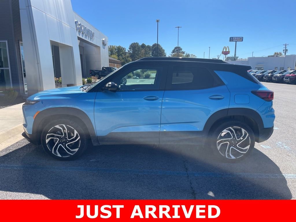 Used 2025 Chevrolet TrailBlazer RS w/ Driver Confidence Package image 1