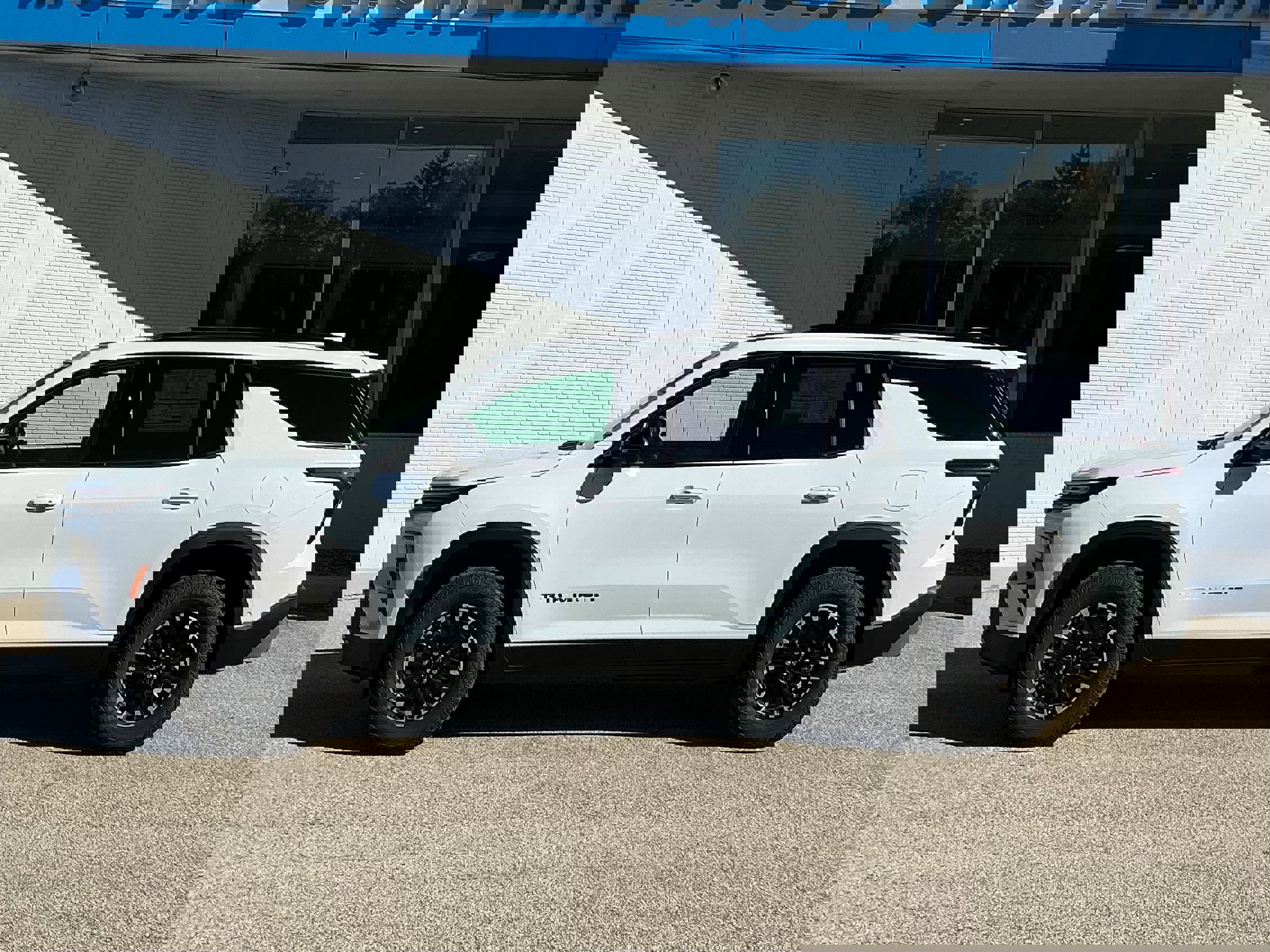 New 2026 Chevrolet Traverse Z71 w/ Enhanced Driving Package image 2