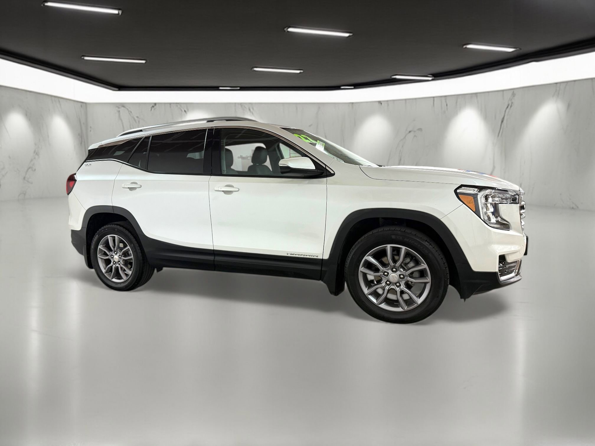 Used 2022 GMC Terrain SLT image 7