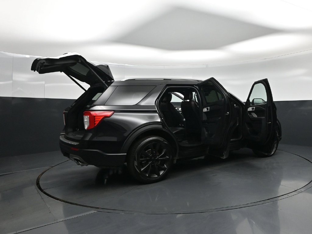 Certified 2022 Ford Explorer Platinum w/ Equipment Group 601A AWD/4WD image 6