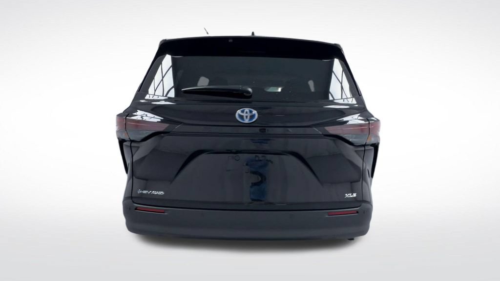 Certified 2025 Toyota Sienna XLE w/ XLE Plus Package AWD/4WD image 7