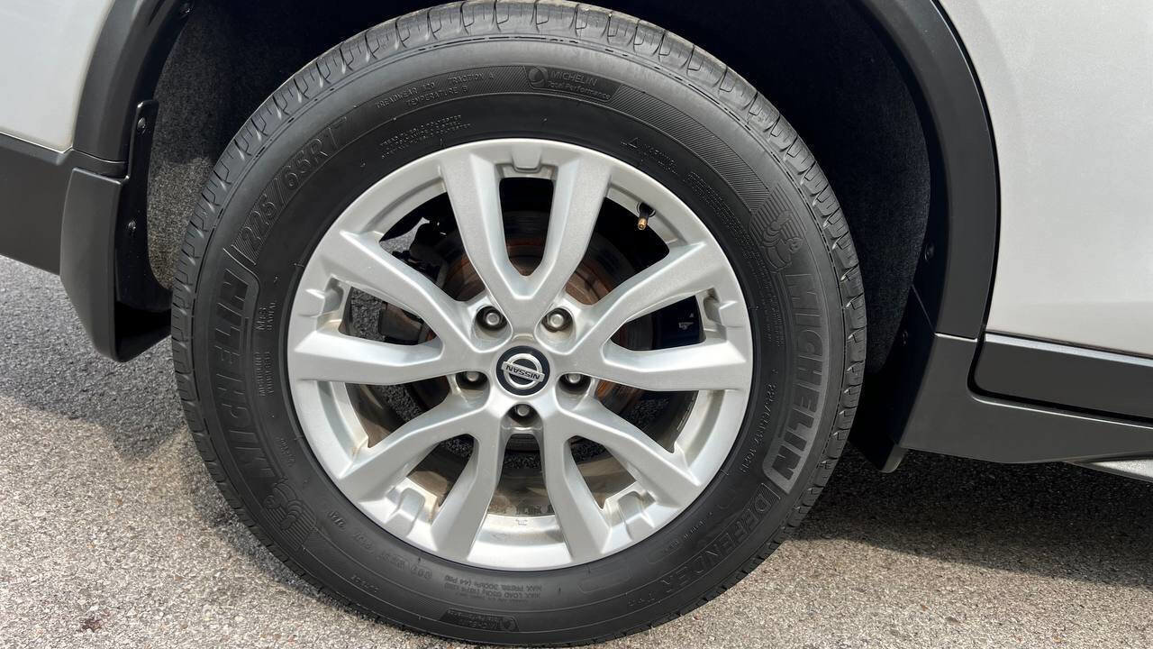 Used 2019 Nissan Rogue SV w/ Sun & Sound Touring Package AWD/4WD image 34