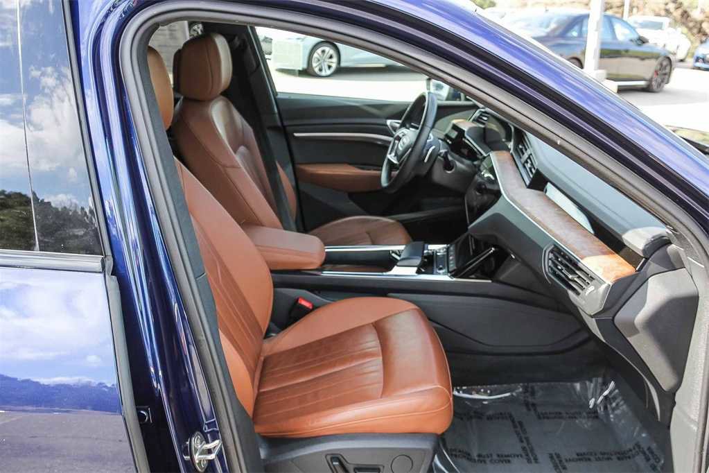 Used 2022 Audi e-tron Premium w/ Convenience Plus Package image 18