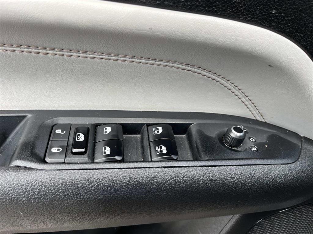 Used 2024 Jeep Compass Limited image 11