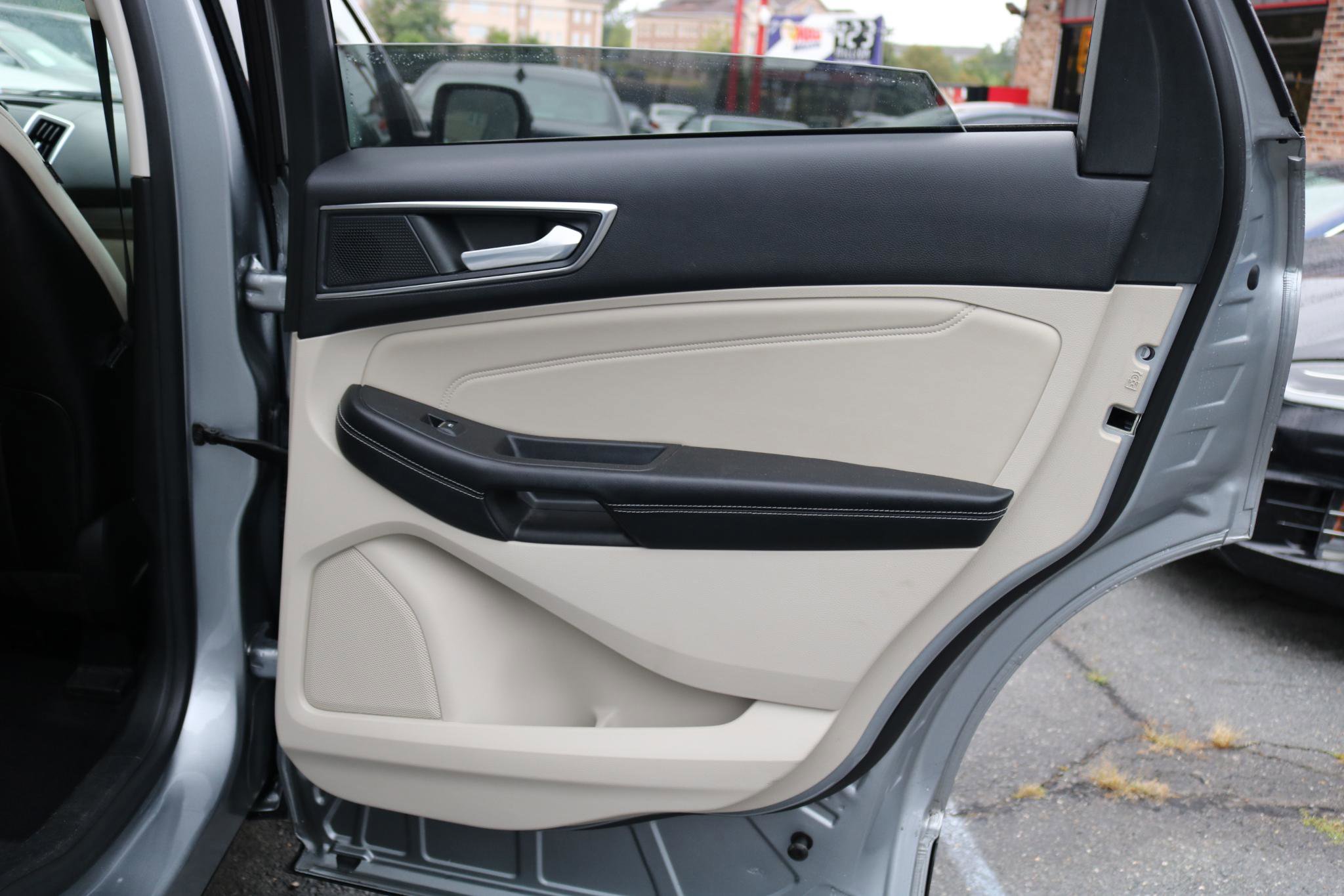 Used 2022 Ford Edge Titanium AWD/4WD image 31
