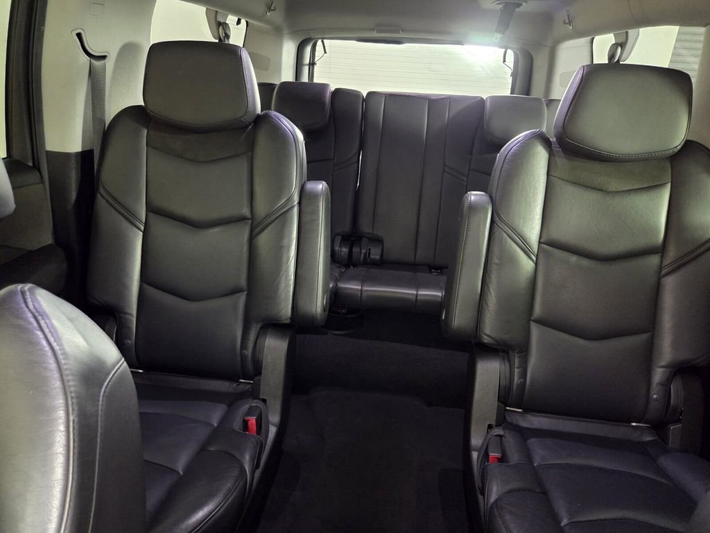 Used 2019 Cadillac Escalade ESV Luxury RWD image 22