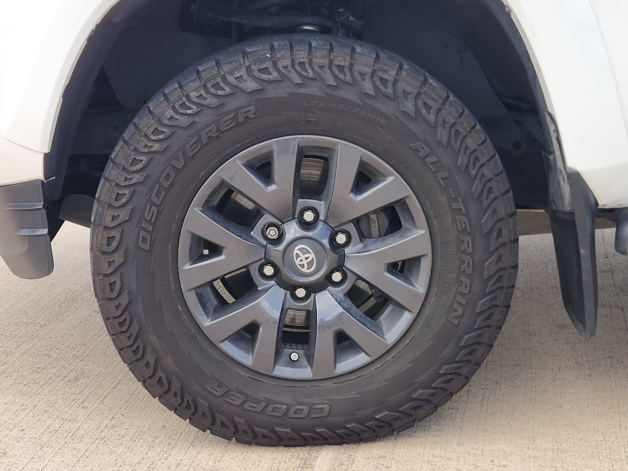 Used 2023 Toyota Tacoma SR5 RWD image 9