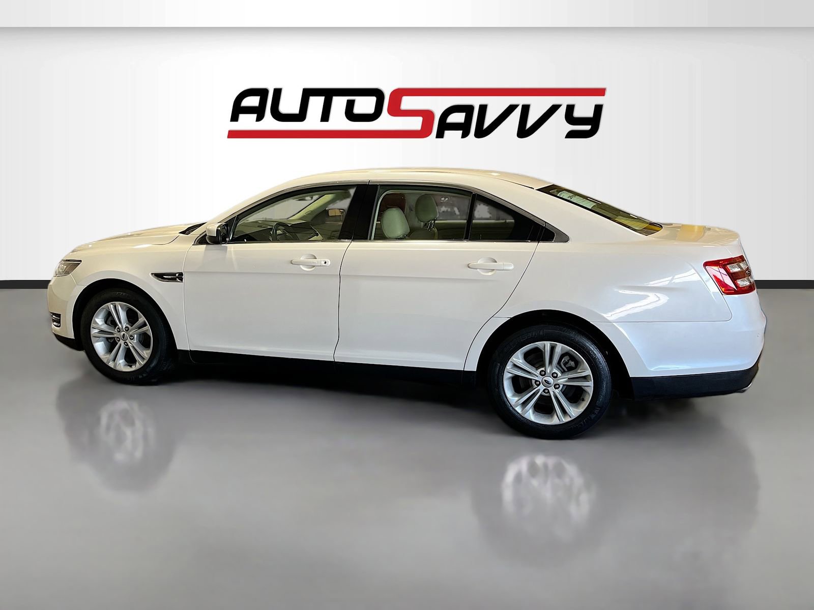 Used 2018 Ford Taurus SEL w/ Equipment Group 201A image 4