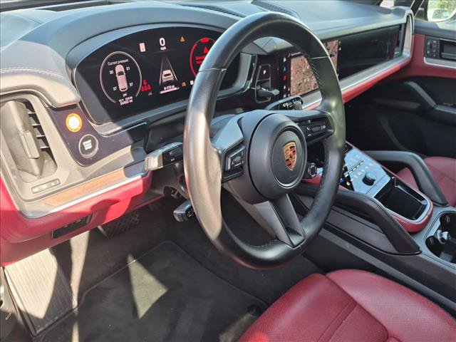 Used 2024 Porsche Cayenne AWD/4WD image 9