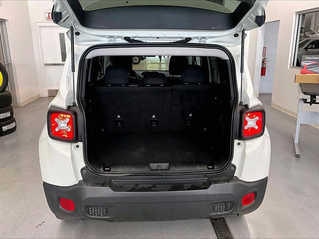 Used 2023 Jeep Renegade Latitude AWD/4WD image 34