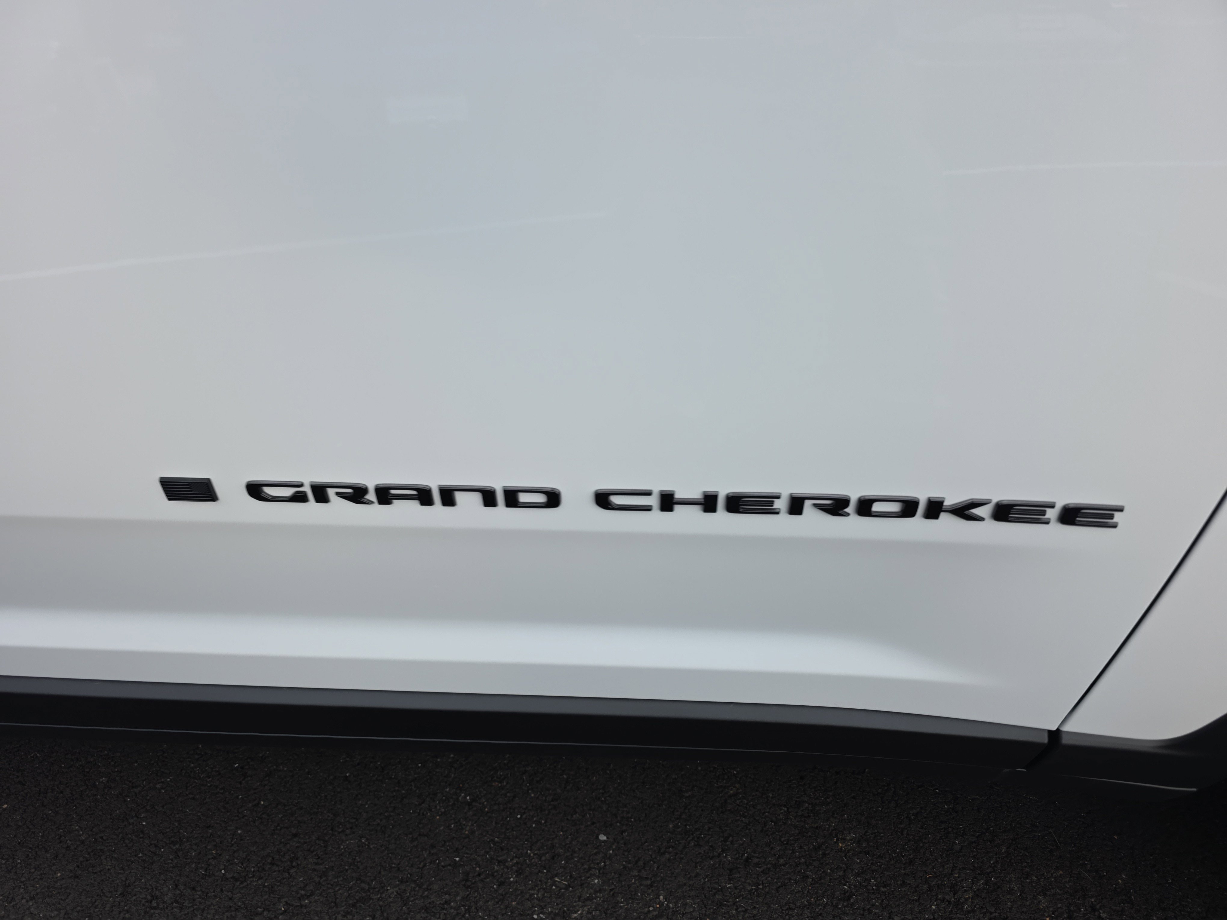 New 2025 Jeep Grand Cherokee Limited w/ Black Appearance Package image 24