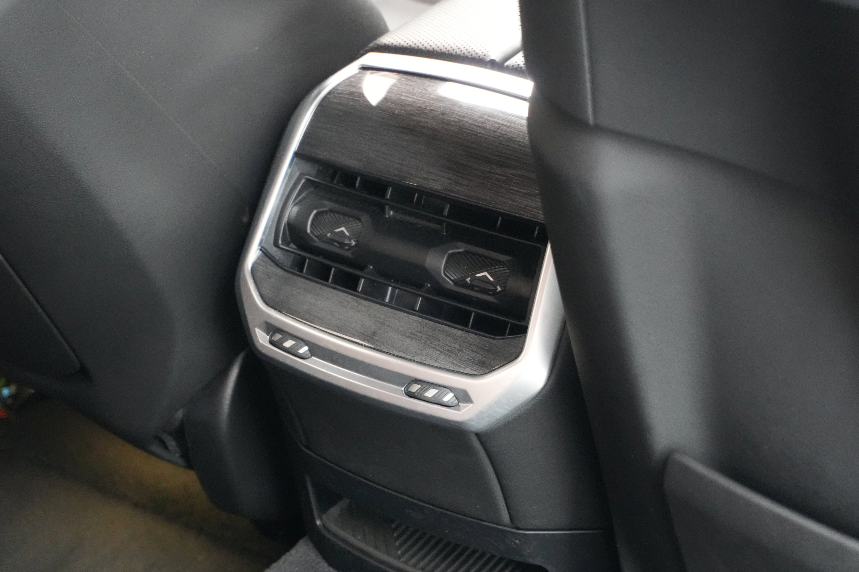 Used 2023 BMW 760i xDrive w/ Executive Package AWD/4WD image 27