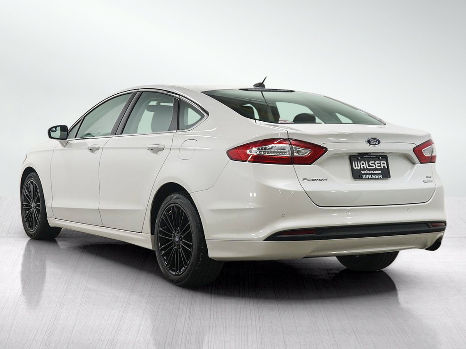 Used 2014 Ford Fusion SE w/ Equipment Group 202A FWD image 3