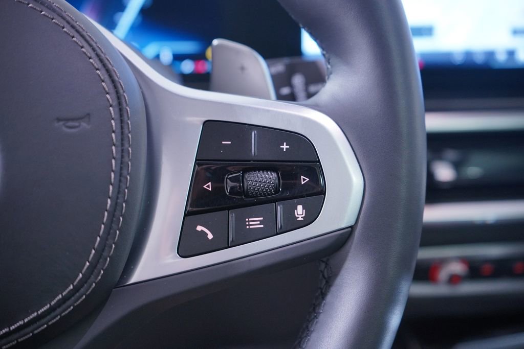 Used 2026 BMW X7 xDrive40i w/ M Sport Package AWD/4WD image 22