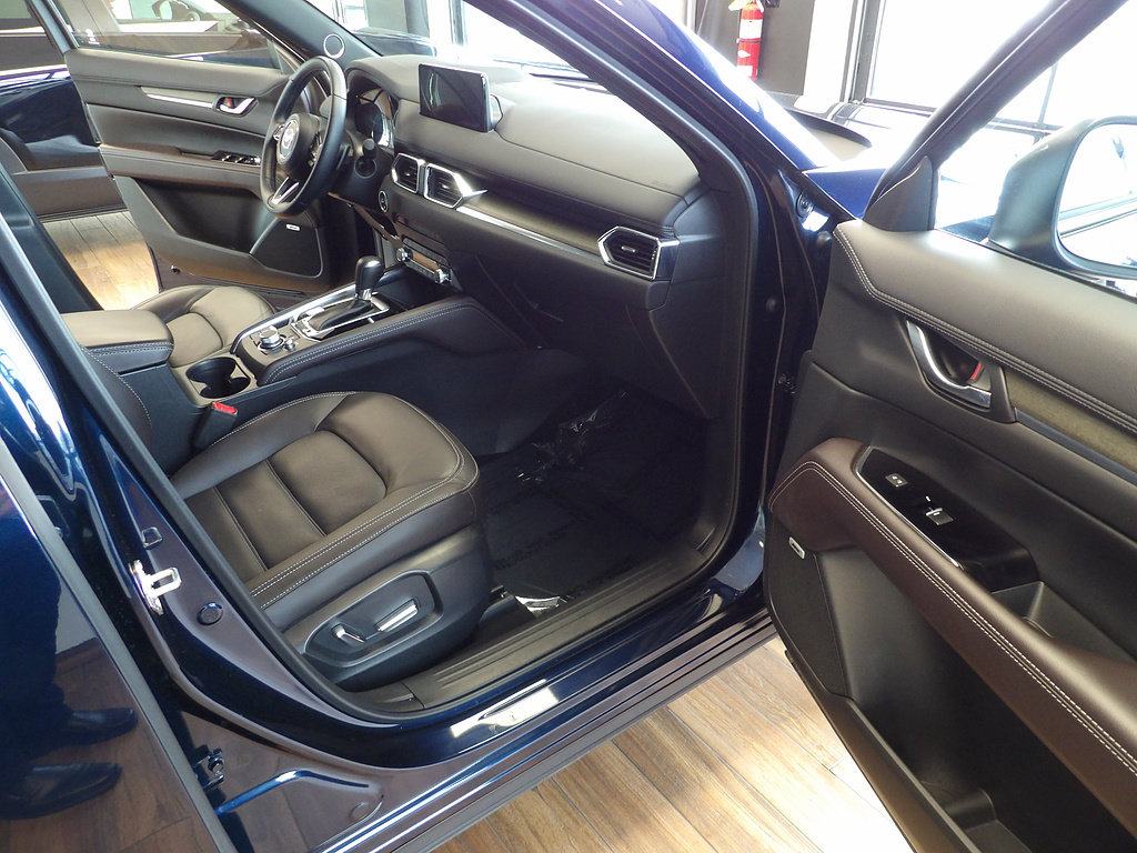 Certified 2025 MAZDA CX-5 Signature AWD/4WD image 12