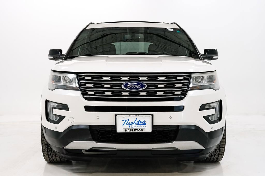 Used 2017 Ford Explorer XLT w/ Equipment Group 202A image 4