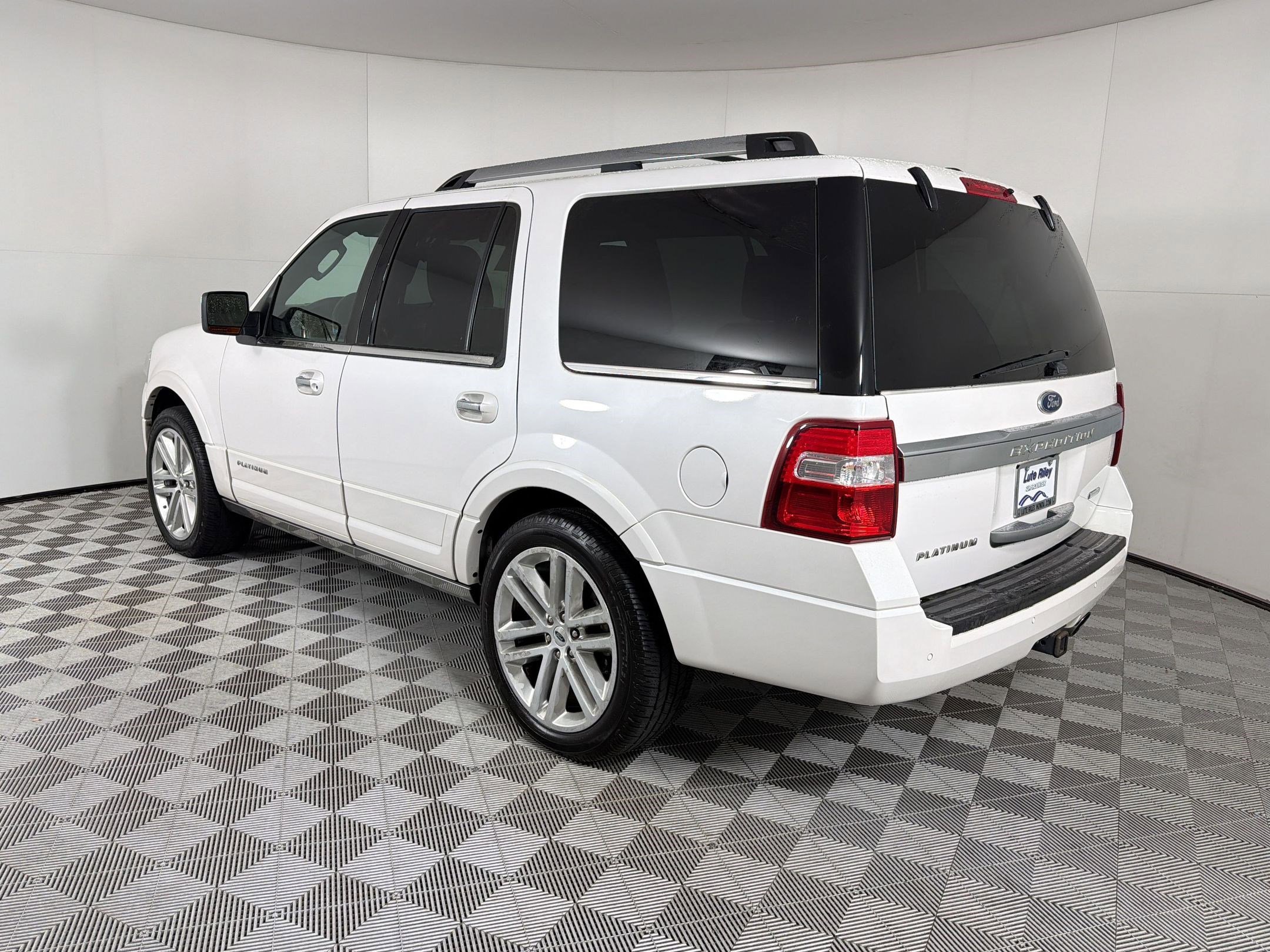 Used 2015 Ford Expedition Platinum image 3