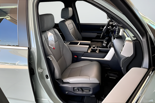 Used 2025 Toyota Tundra Limited AWD/4WD image 26