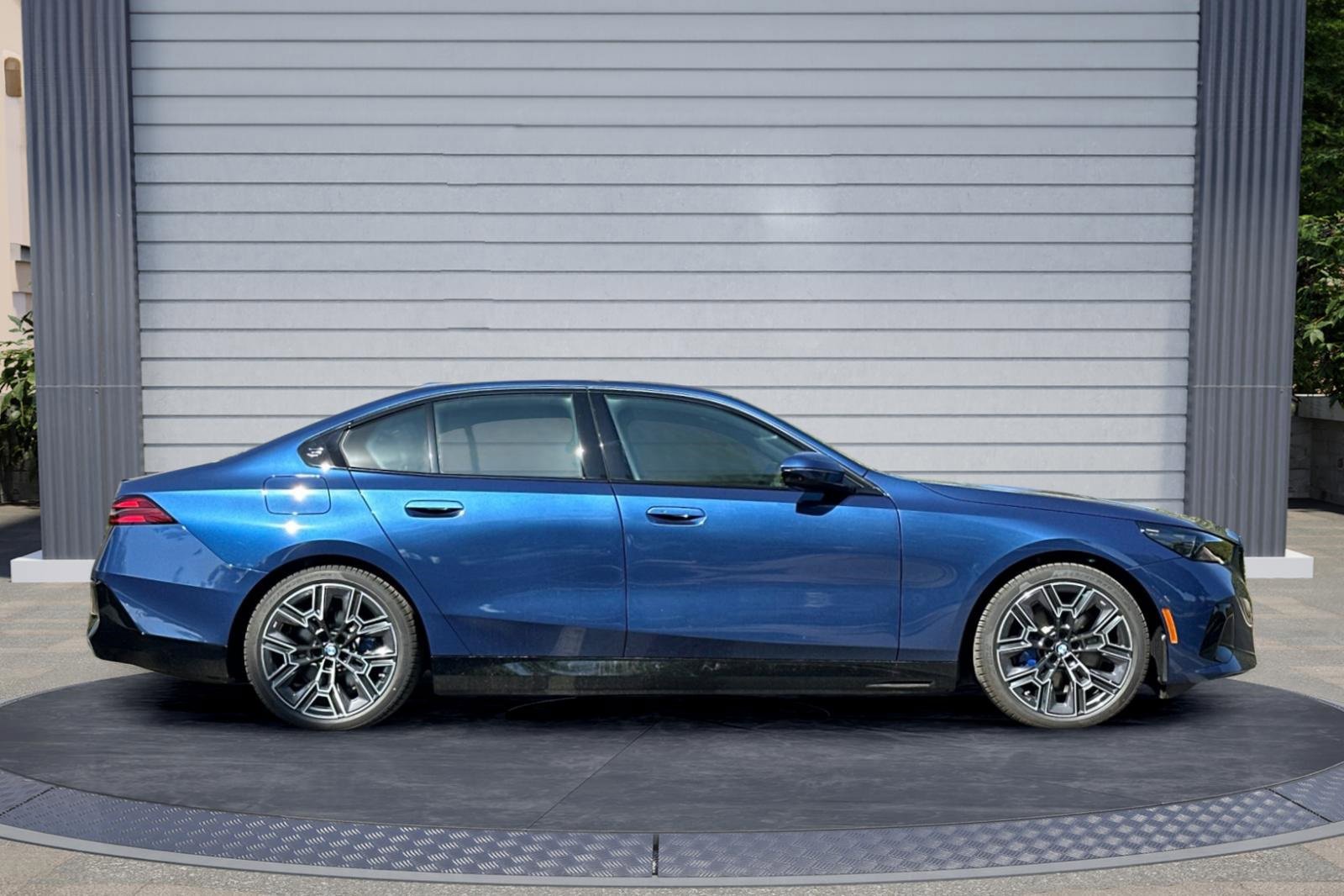 New 2026 BMW i5 eDrive40 w/ M Sport Package image 3