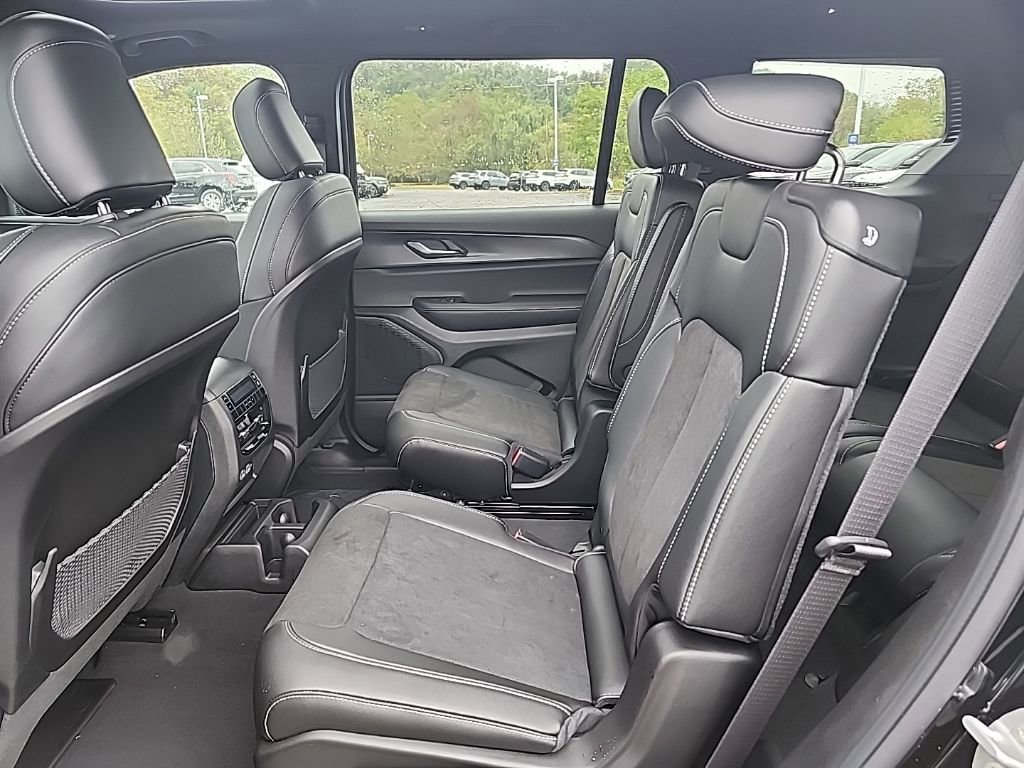 New 2025 Jeep Grand Cherokee L Altitude image 20