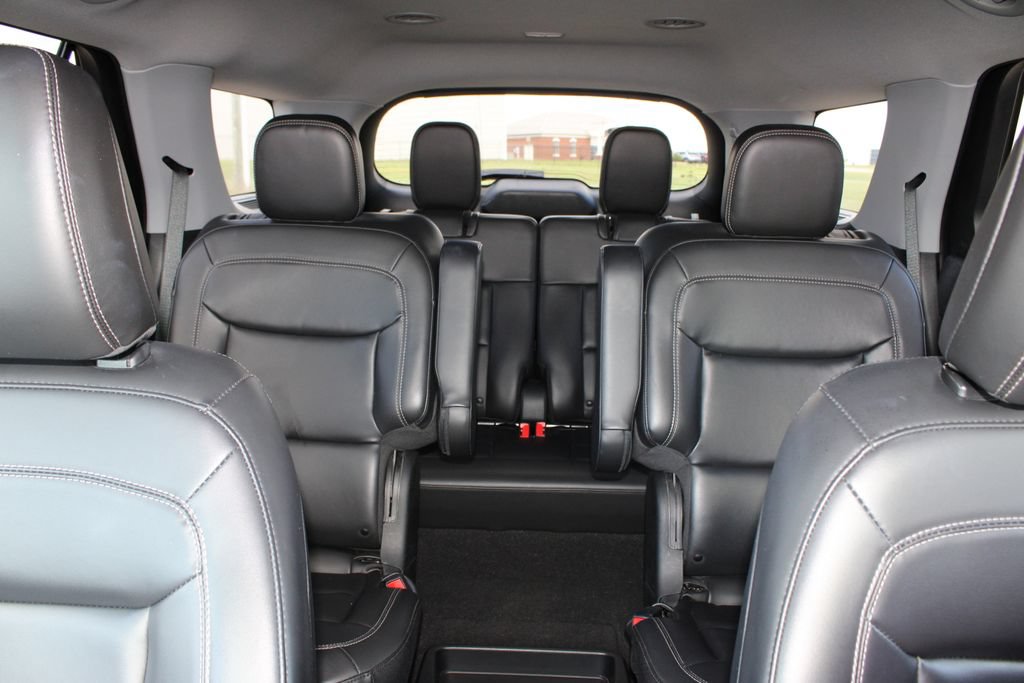 Used 2021 Ford Explorer XLT w/ Equipment Group 202A RWD image 16