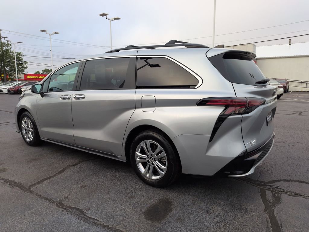Certified 2023 Toyota Sienna XSE w/ XSE Plus Package AWD/4WD image 3