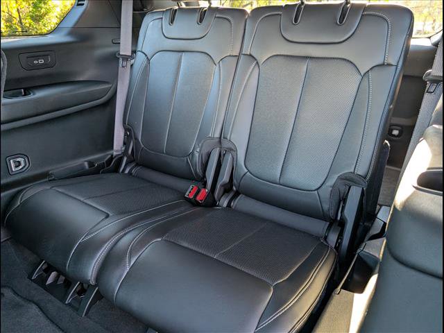 Used 2025 Jeep Grand Cherokee L Limited w/ Luxury Tech Group II image 15