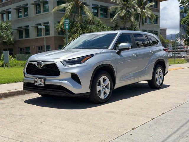 Used 2023 Toyota Highlander Limited FWD image 2
