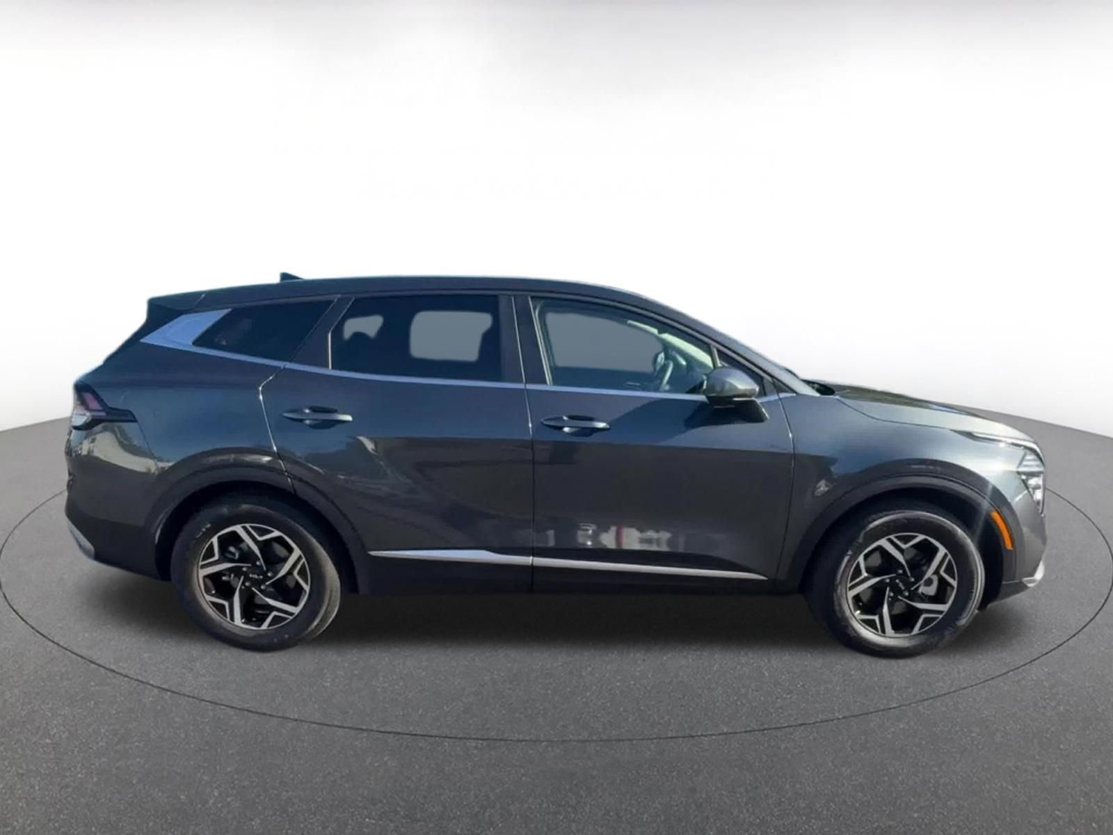 Used 2025 Kia Sportage LX image 16