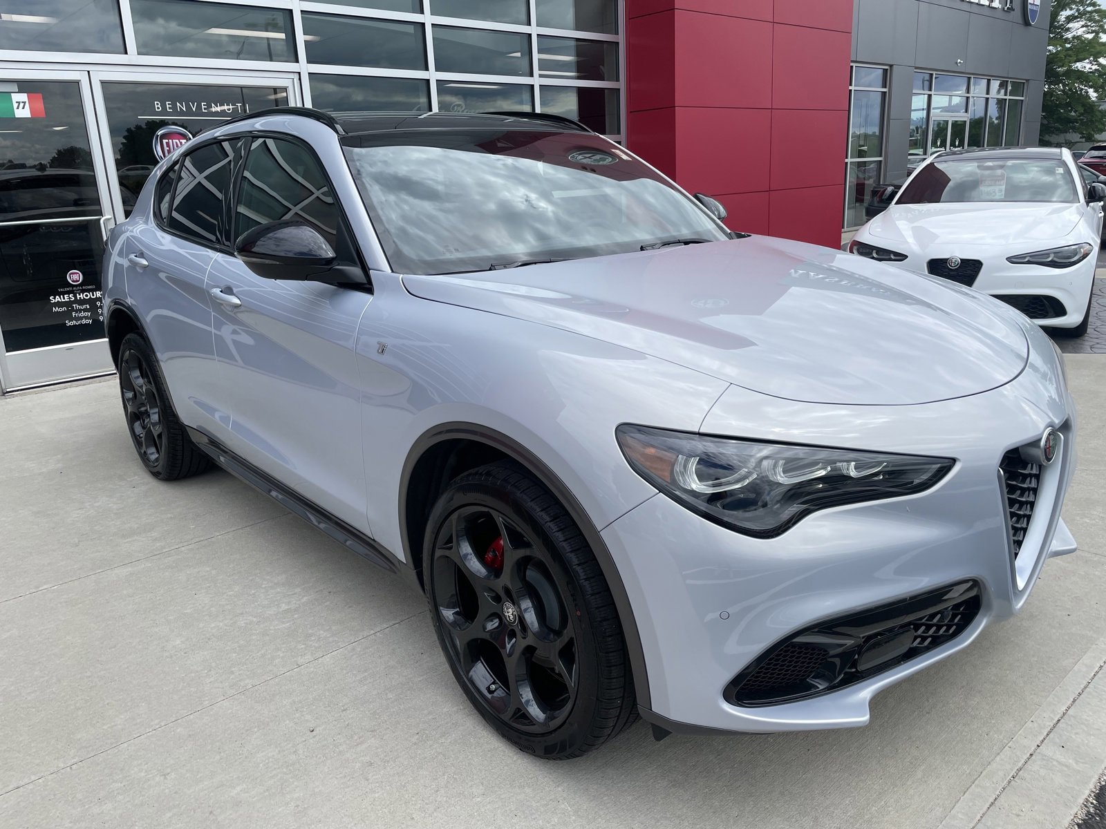 Used 2024 Alfa Romeo Stelvio Ti w/ Performance Driving Package image 5