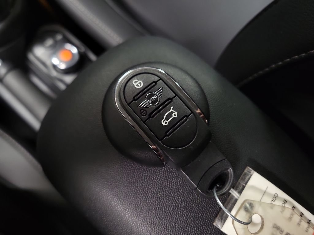 Used 2021 MINI Cooper 2-Door Hardtop FWD image 17