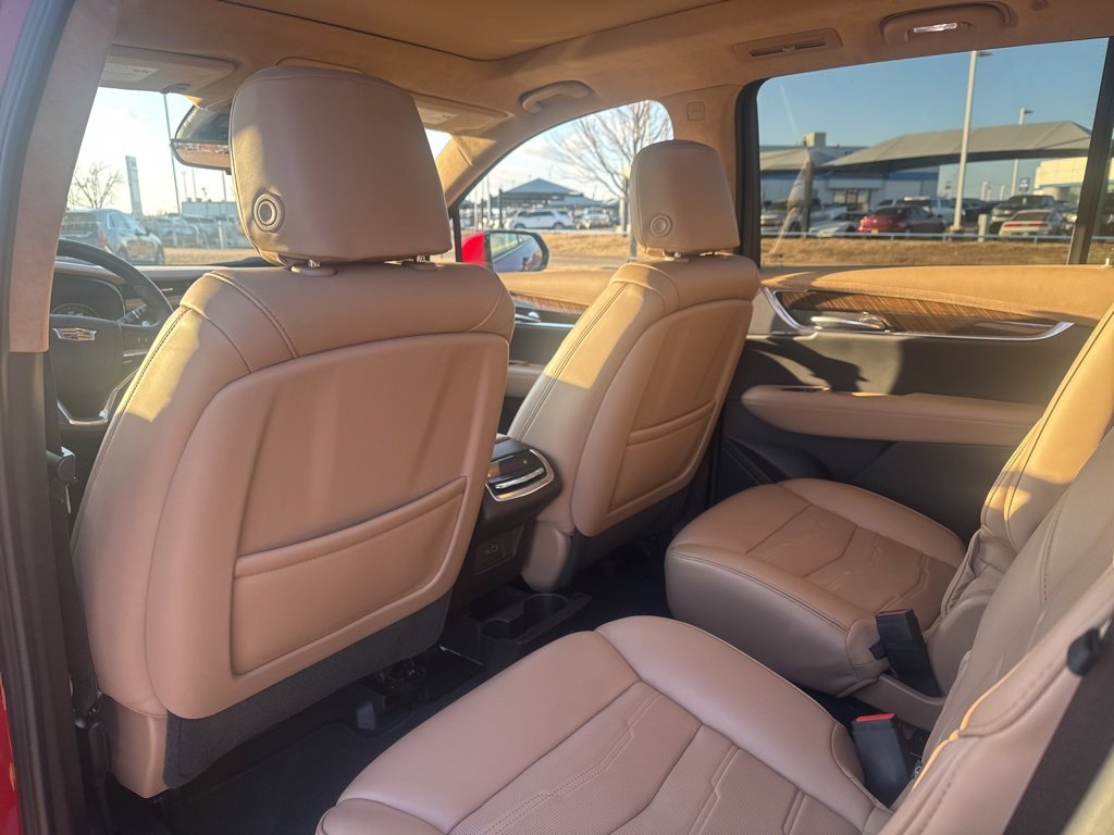 Certified 2023 Cadillac XT6 Sport w/ LPO, ONYX Package image 3